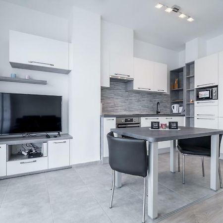 Bpr Chic White Home With Terrace & A/C & Garage Budapest Exterior foto