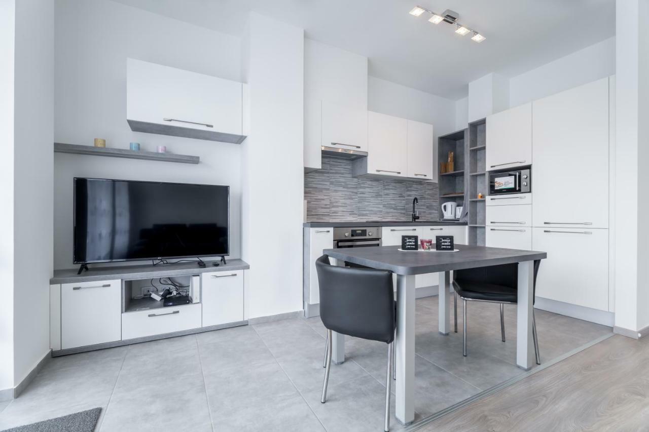 Bpr Chic White Home With Terrace & A/C & Garage Budapest Exterior foto