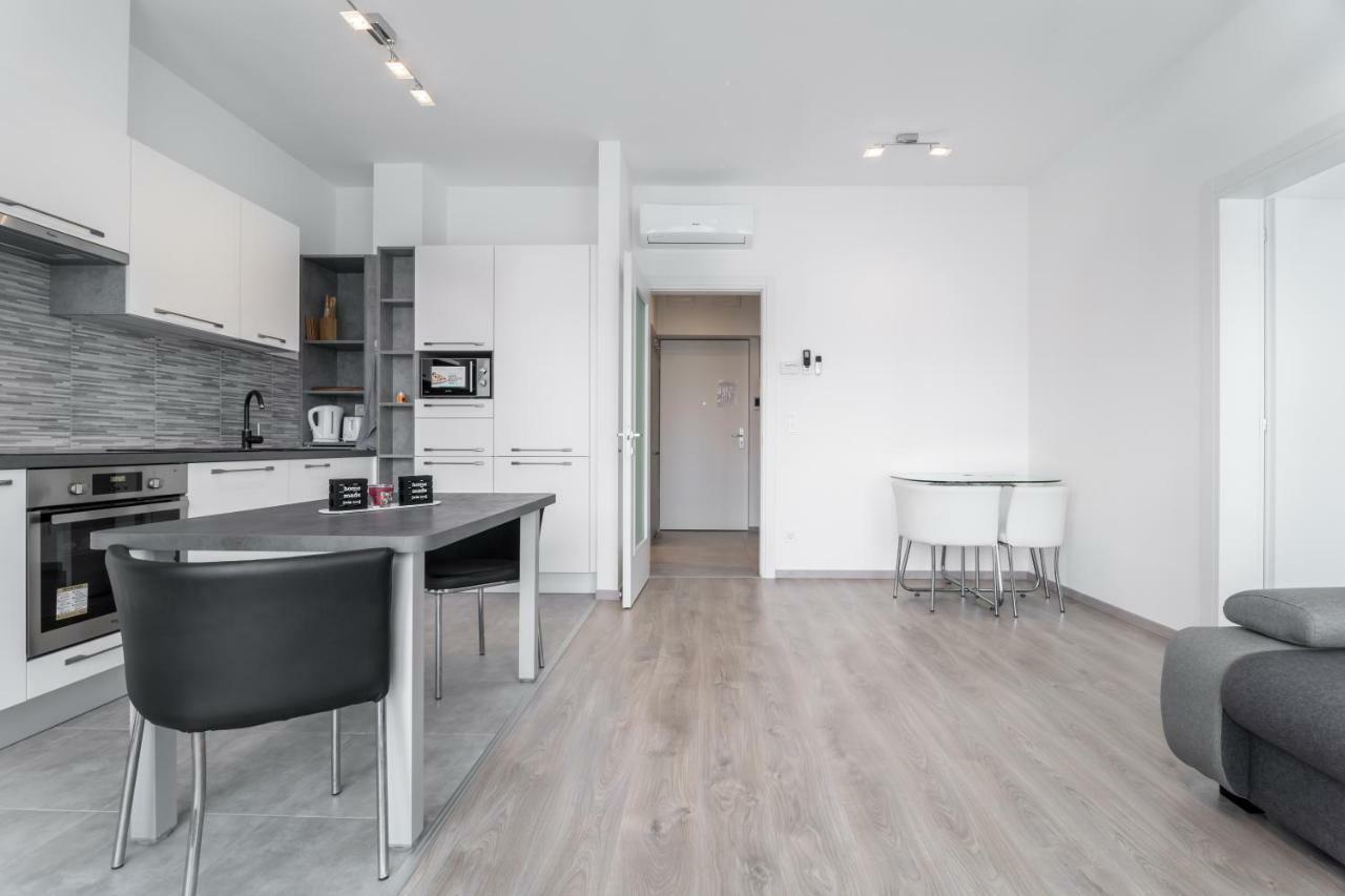 Bpr Chic White Home With Terrace & A/C & Garage Budapest Exterior foto
